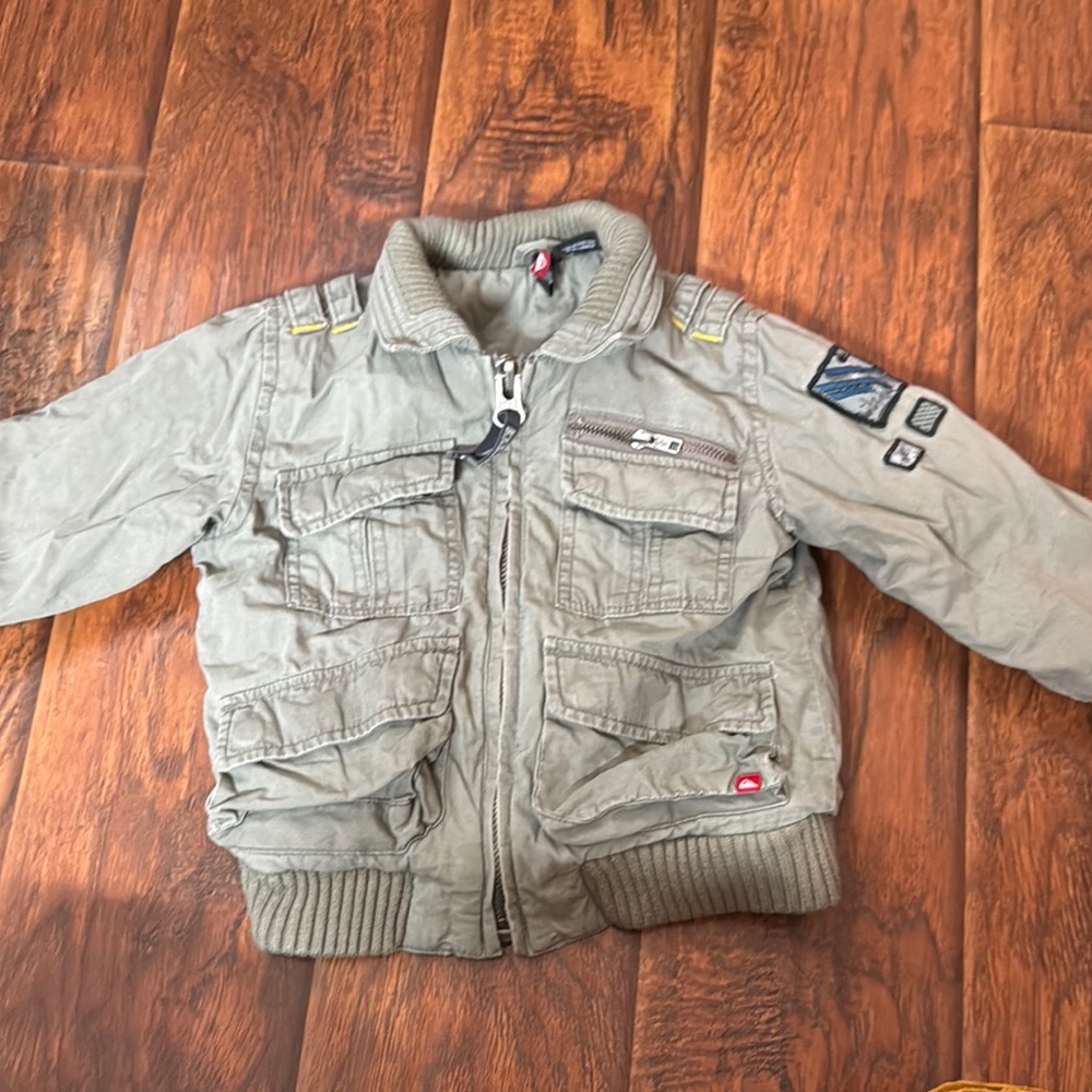 3Y Quicksilver coat with flannel liner. Lots of pockets. Very gently used